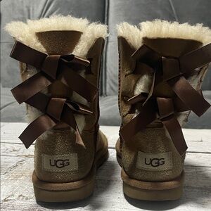 UGG Kids Tan Sheepskin Boots with Chocolate Bows Size 1
